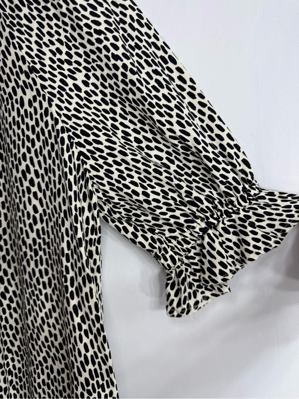 Who What Wear Animal Print Tie Neck Ruffle Blouse, size L - Picture 4 of 7